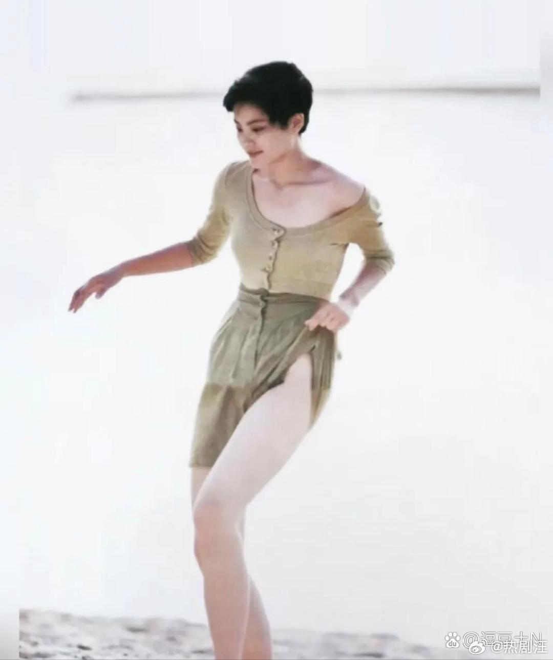 王菲，越看越有超模的气质。