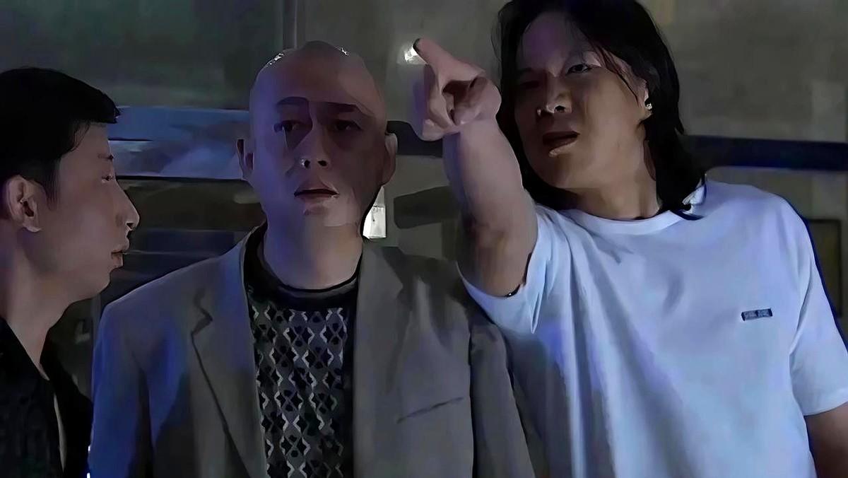 很多人看不懂，封彪手下高二林个个是狠人，为啥不直接干刘华强？饭店里被逼着下跪