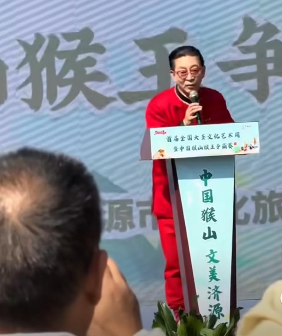 六小龄童这个演员很奇怪你要说他厉害吧？他一辈子好像就孙悟空这一个出了名的角色，