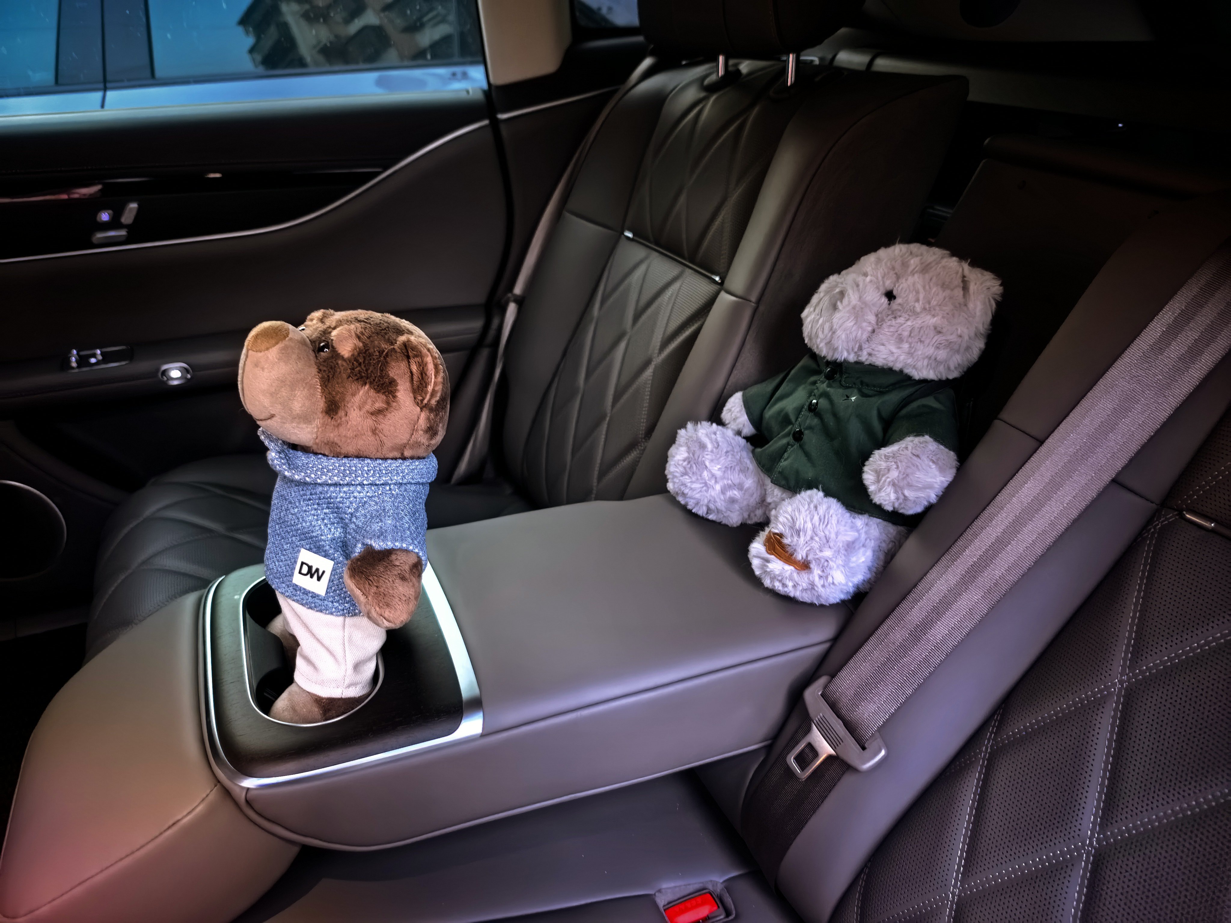 给享界S9T安排宝马、小鹏熊