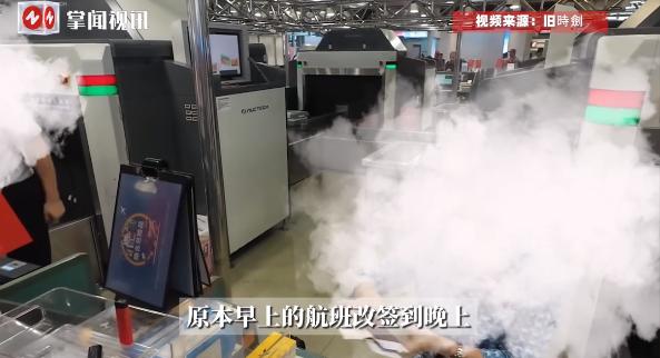 “简直赚翻了！”10月8日，福建，一男子花了300元买了机票准备出行。