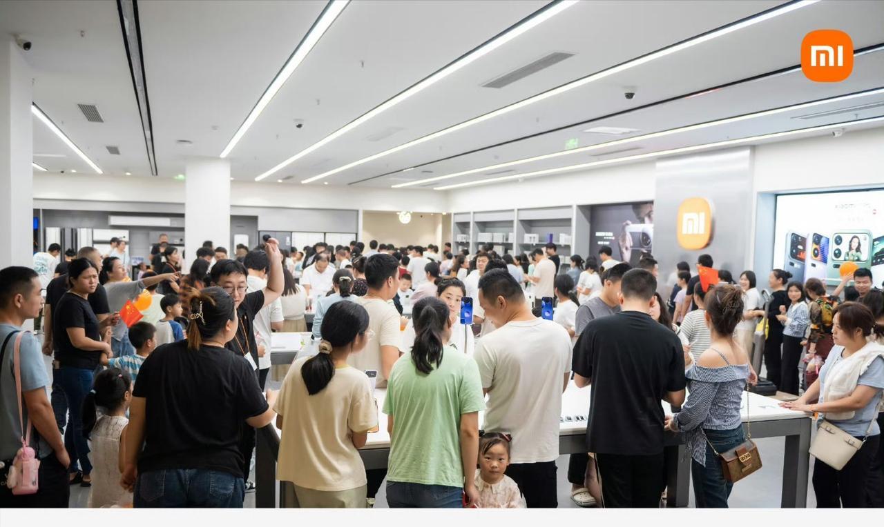 一个非常有意思的现实1、小米13、小米14、小米15全都火了，引来了友商的跟风