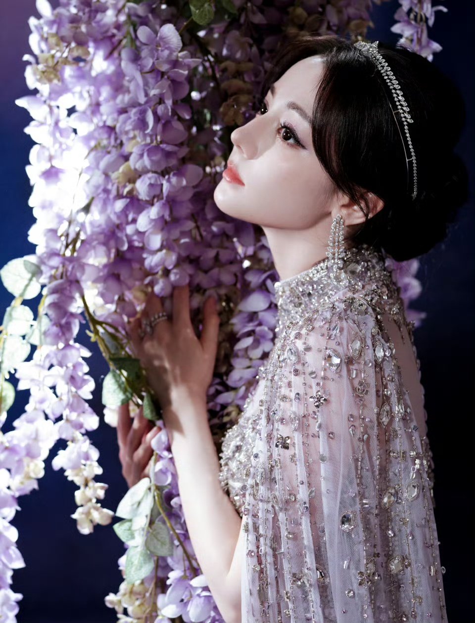 迪丽热巴紫藤花仙妆金鹤龙给迪丽热巴画的紫藤花仙妆迪丽热巴完全是仙女下凡迪丽热