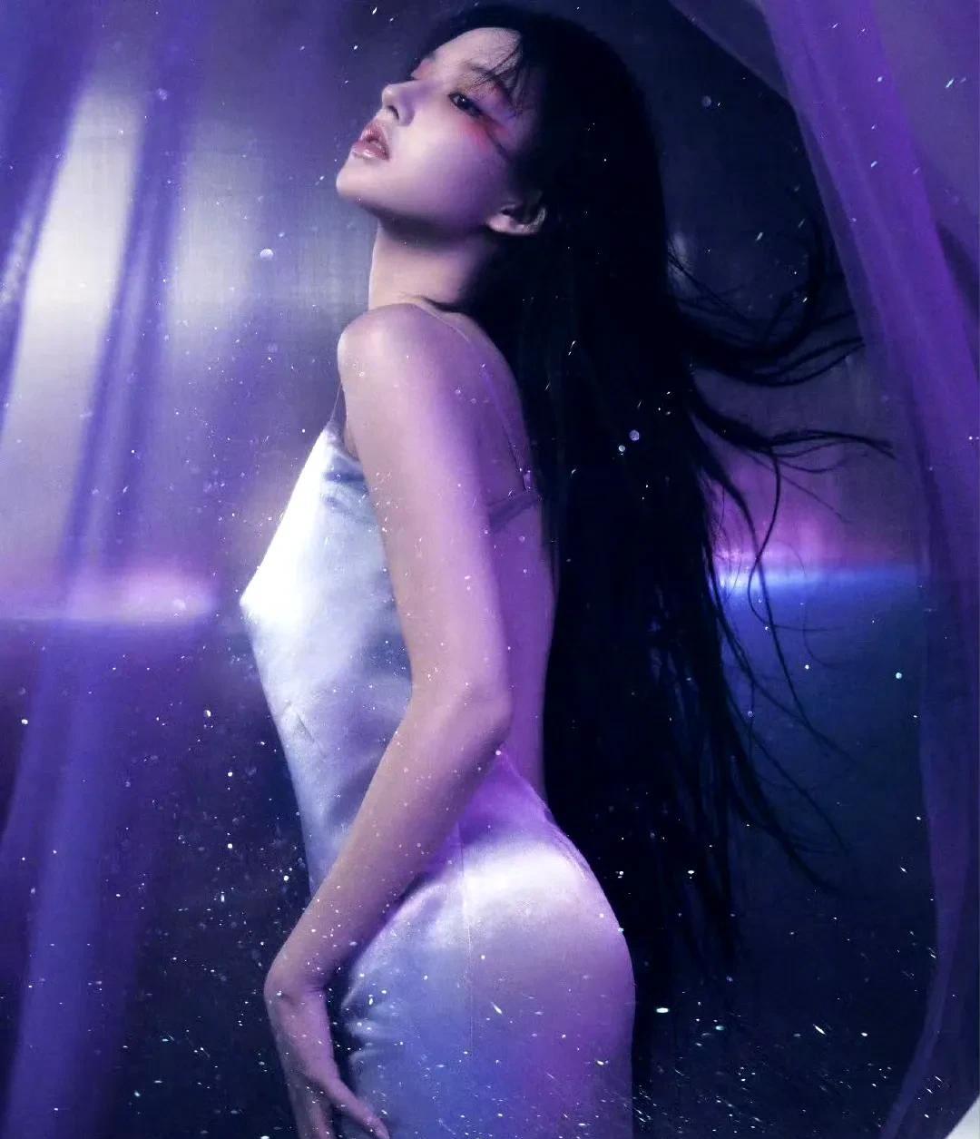 程潇美背美背#明星##女明星##程潇#