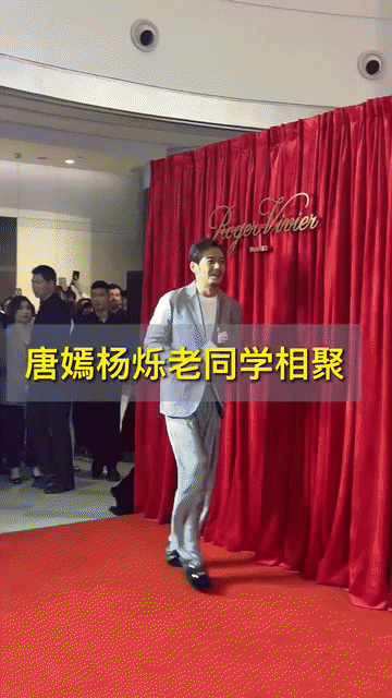 杨烁怕不是暗恋过唐嫣吧？怎么连唐嫣的眼睛他都不敢看，就算唐嫣主动看向他，杨烁也不