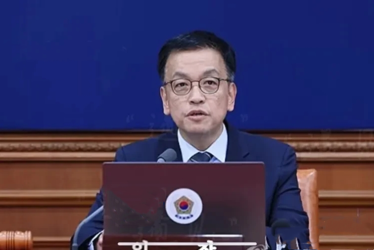 韩国代总统崔相穆因拒绝任命在野党推举的宪法法院法官马恩赫，被韩国宪法法院裁定为违