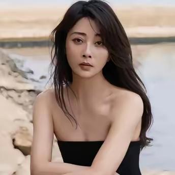 2017年，殷桃在家里帮妈妈摘菜时，妈妈看着殷桃，突然来了一句："你看我把你生得