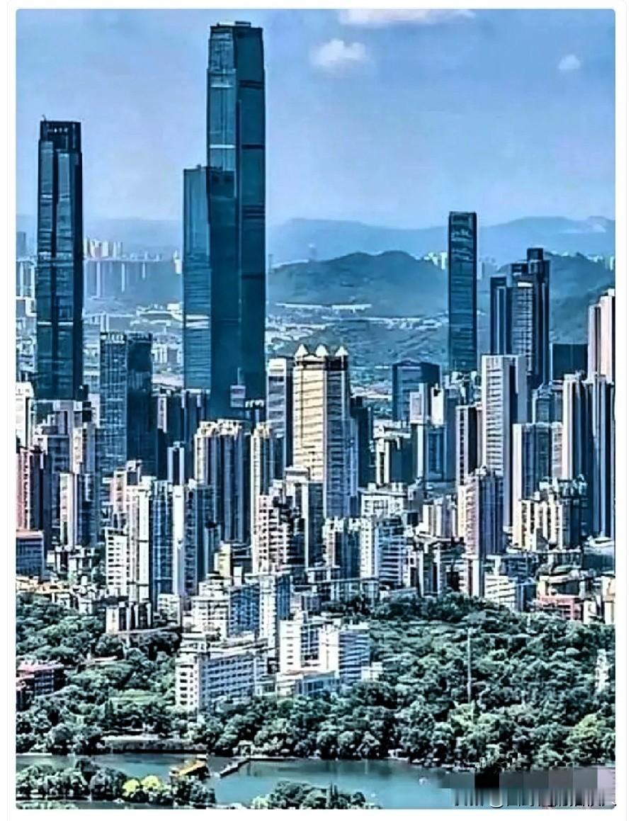 房价跌不跌已经不重要了！昨晚和银行信贷部的老同学吃饭，两杯茅台下肚，他拉着我袖子