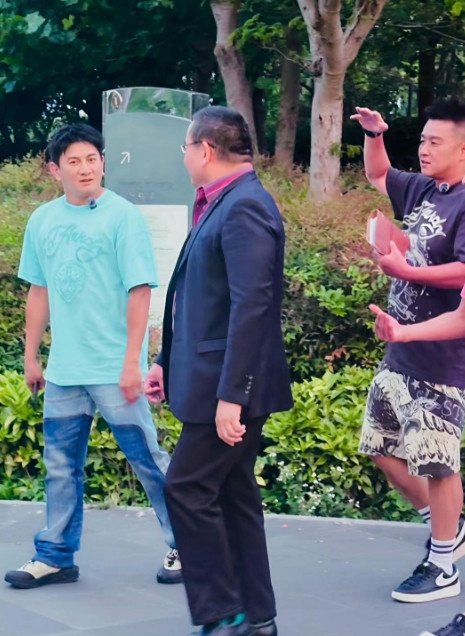 6月3日，吴奇隆现身上海公园来录制节目，被路过粉丝偶遇认了出来，当天，吴奇隆身穿