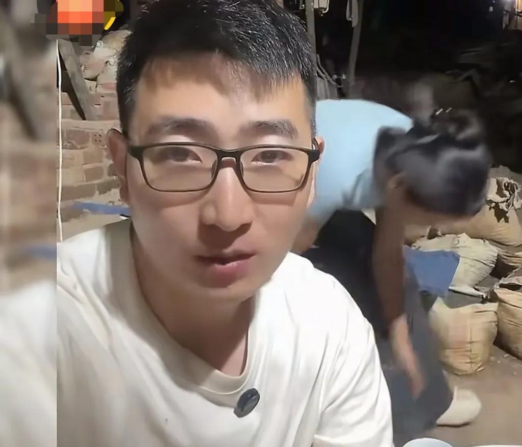 这种男人真不争气以在老挝找老婆为名搏流量，赚钱在老挝充大款。看看他拍的视频，真