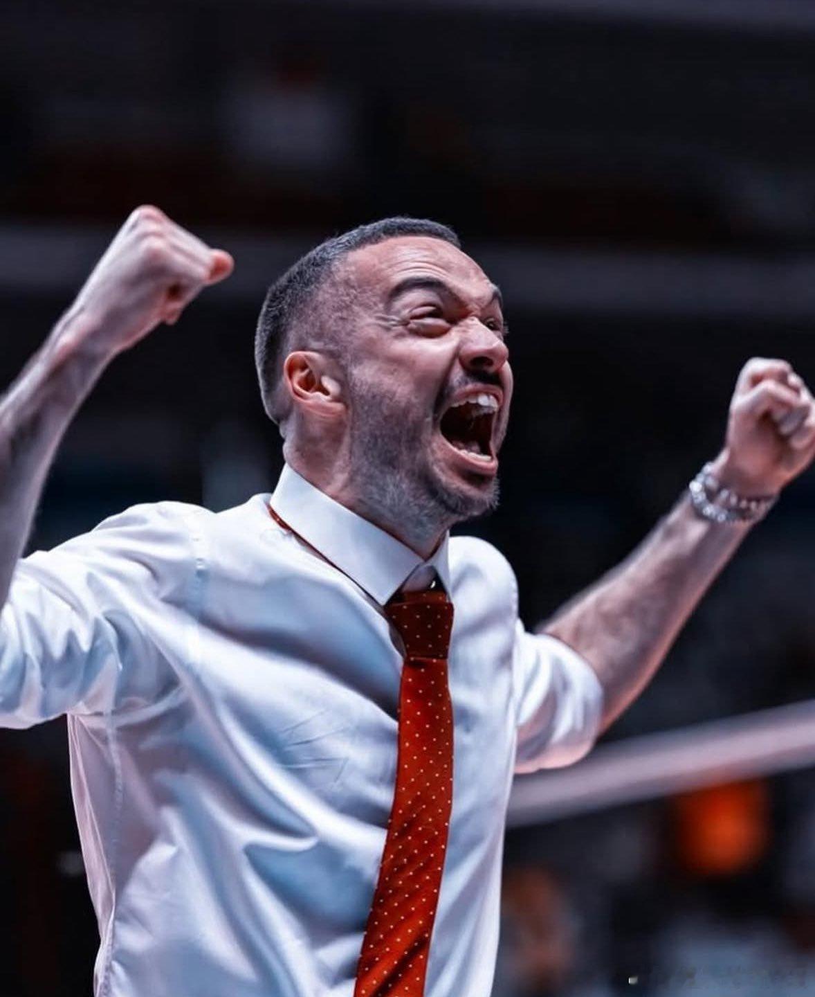 排球🏆阿尔贝托.比加雷利赢得了他主教练生涯的首座奖杯：“球迷们简直不可思议