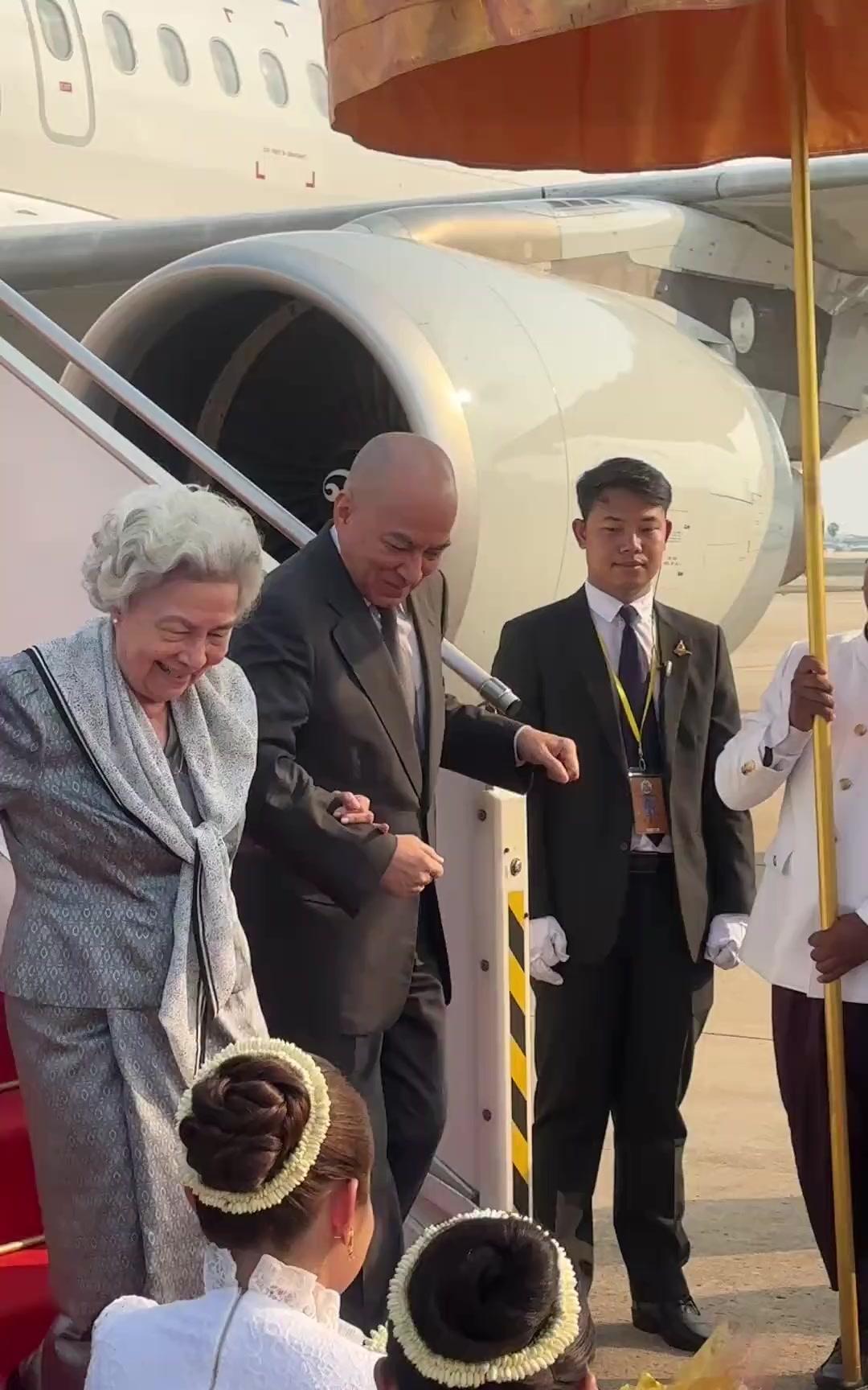如今柬埔寨的街头，中国援建的项目早已融入当地人的日常生活。在金边，中柬合作建设