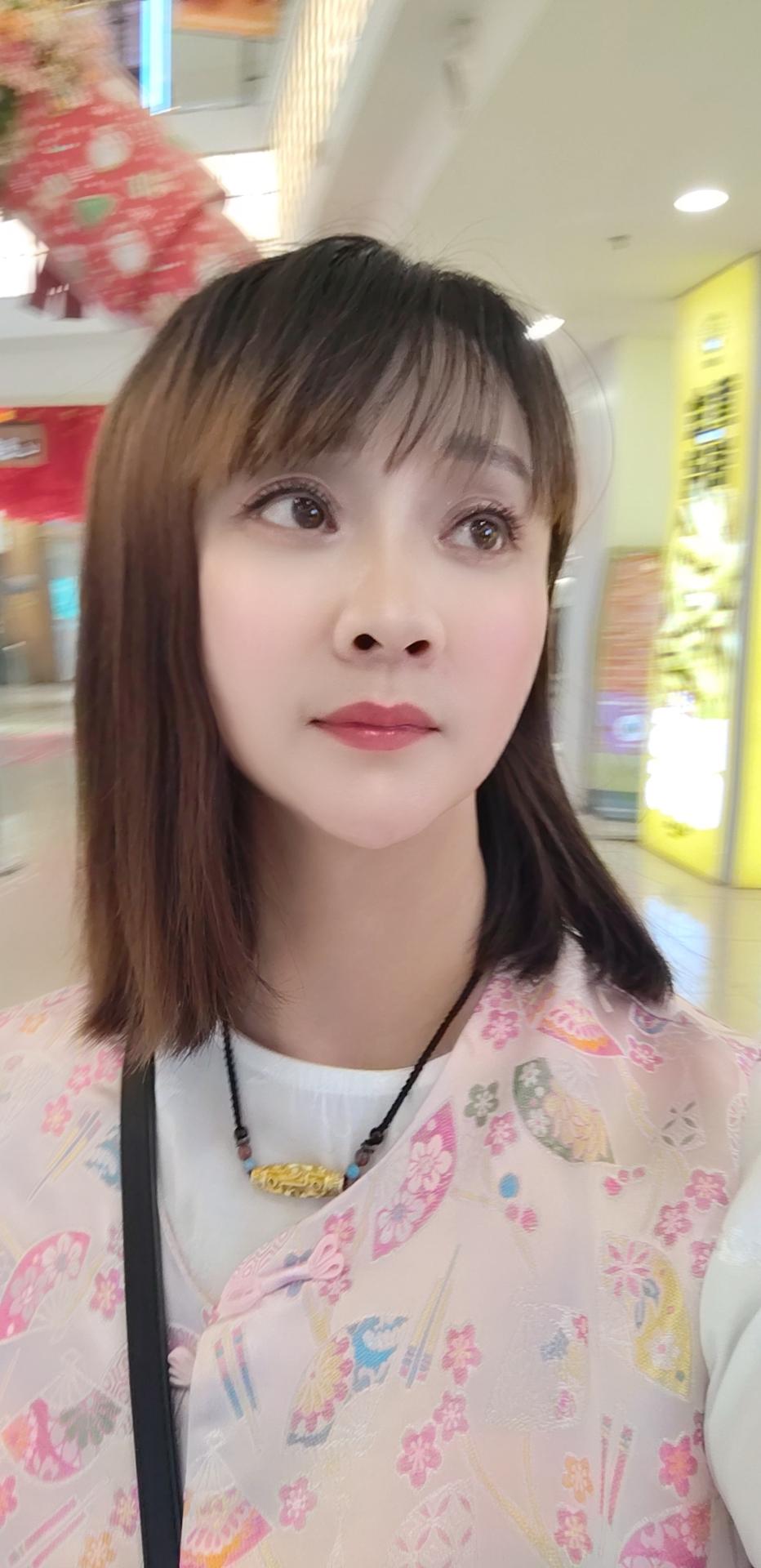 女人要是没有钱，总有色鬼来支援。男人要是没有钱，绝对没人去可怜。在现实里