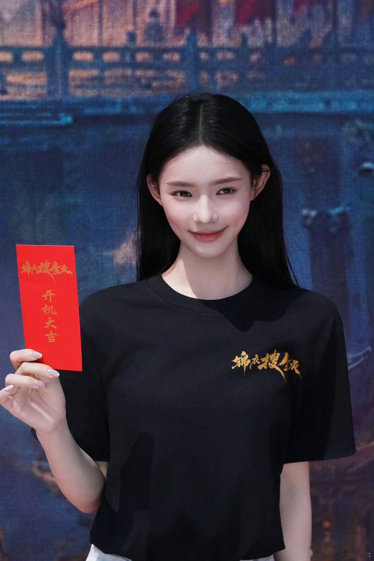 林允又回横店了林允时隔五个月再回横店终于等到林允拍新剧的消息了，超级期待演员林