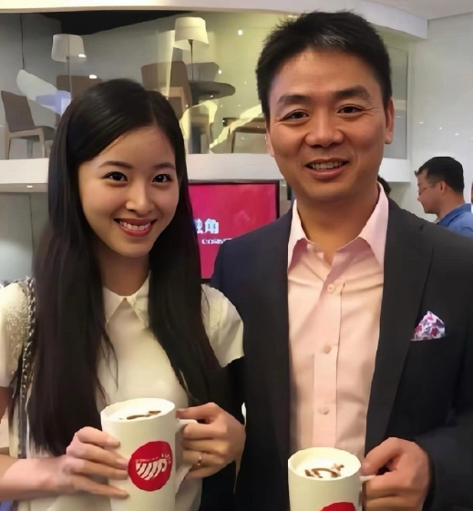 这样一对比，感觉刘强东和章泽天都老了好多。​​​