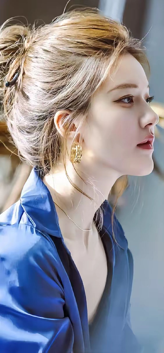 我终于明白了，​为什么赵露思的头发这么多了​​​