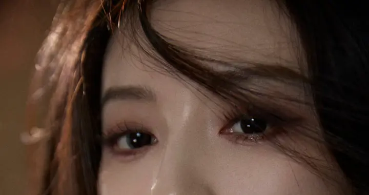 王鹤润红唇烈焰造型惊艳全场