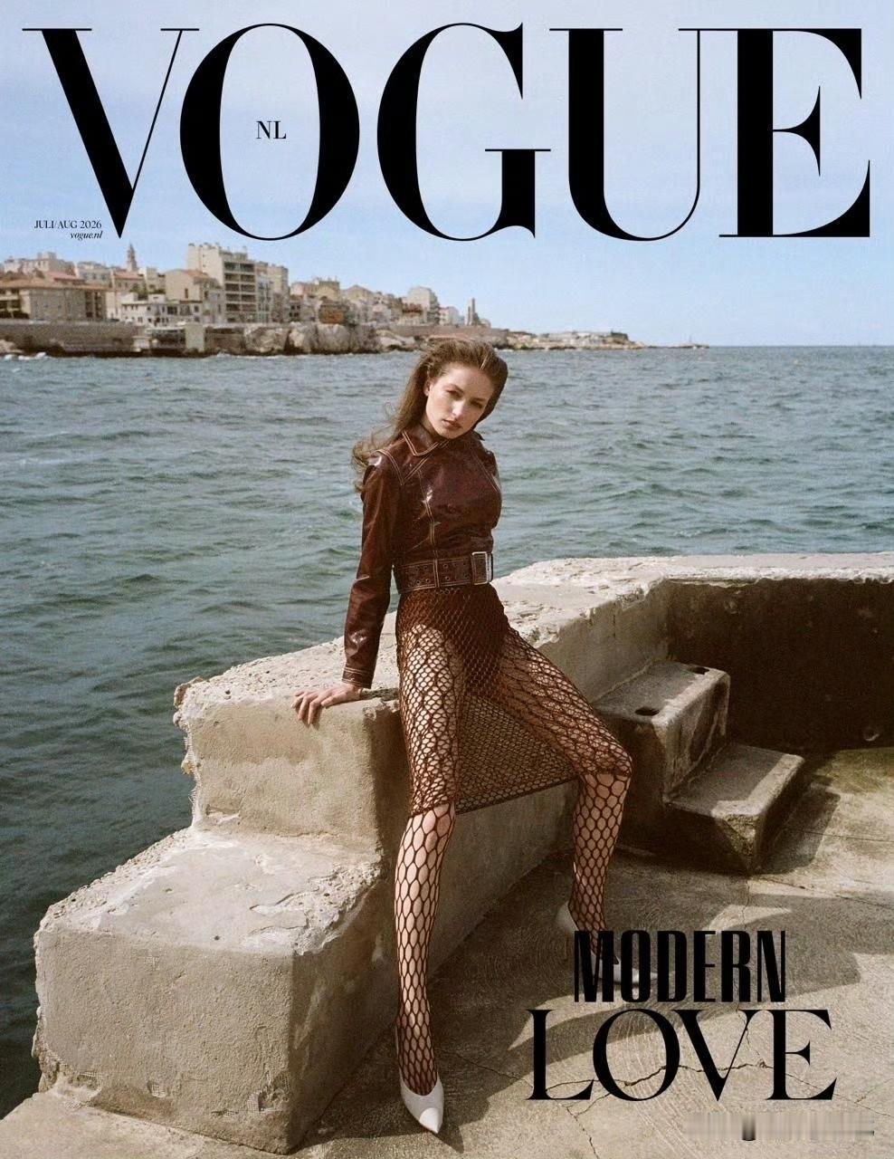 外娱资讯，模特SydwoesStabreit近日为时尚杂志《VOGUE》拍摄了