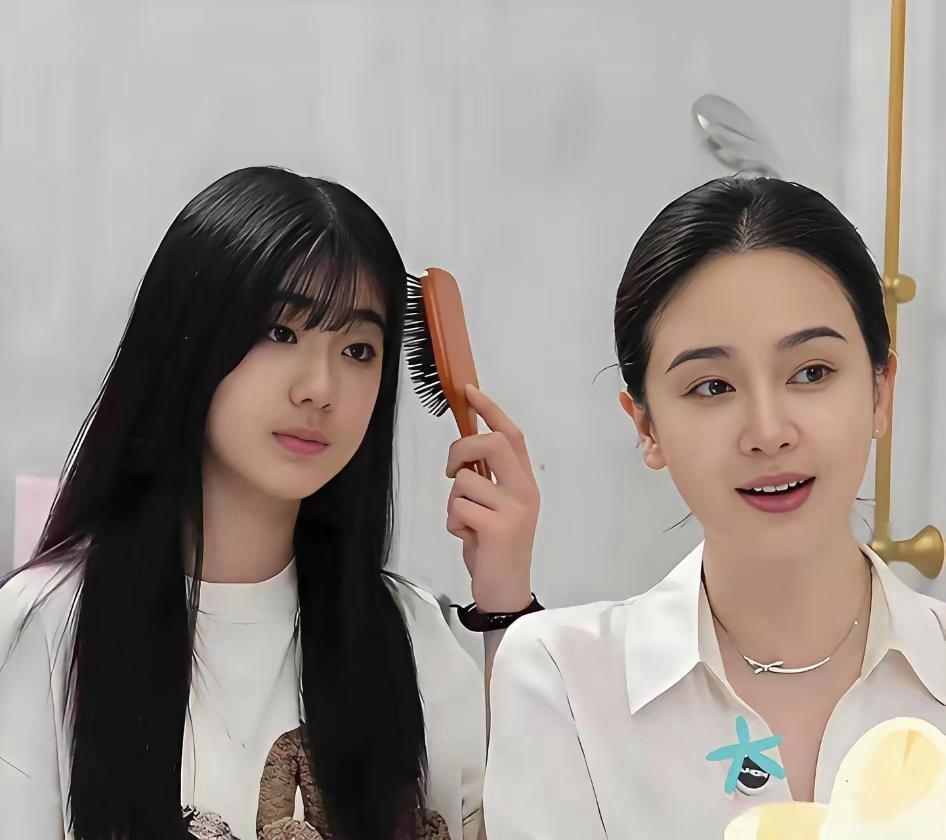 左小青的女儿眉毛也太浓了吧左小青是地道湘妹子，长沙人，1977年出生，今年已经4