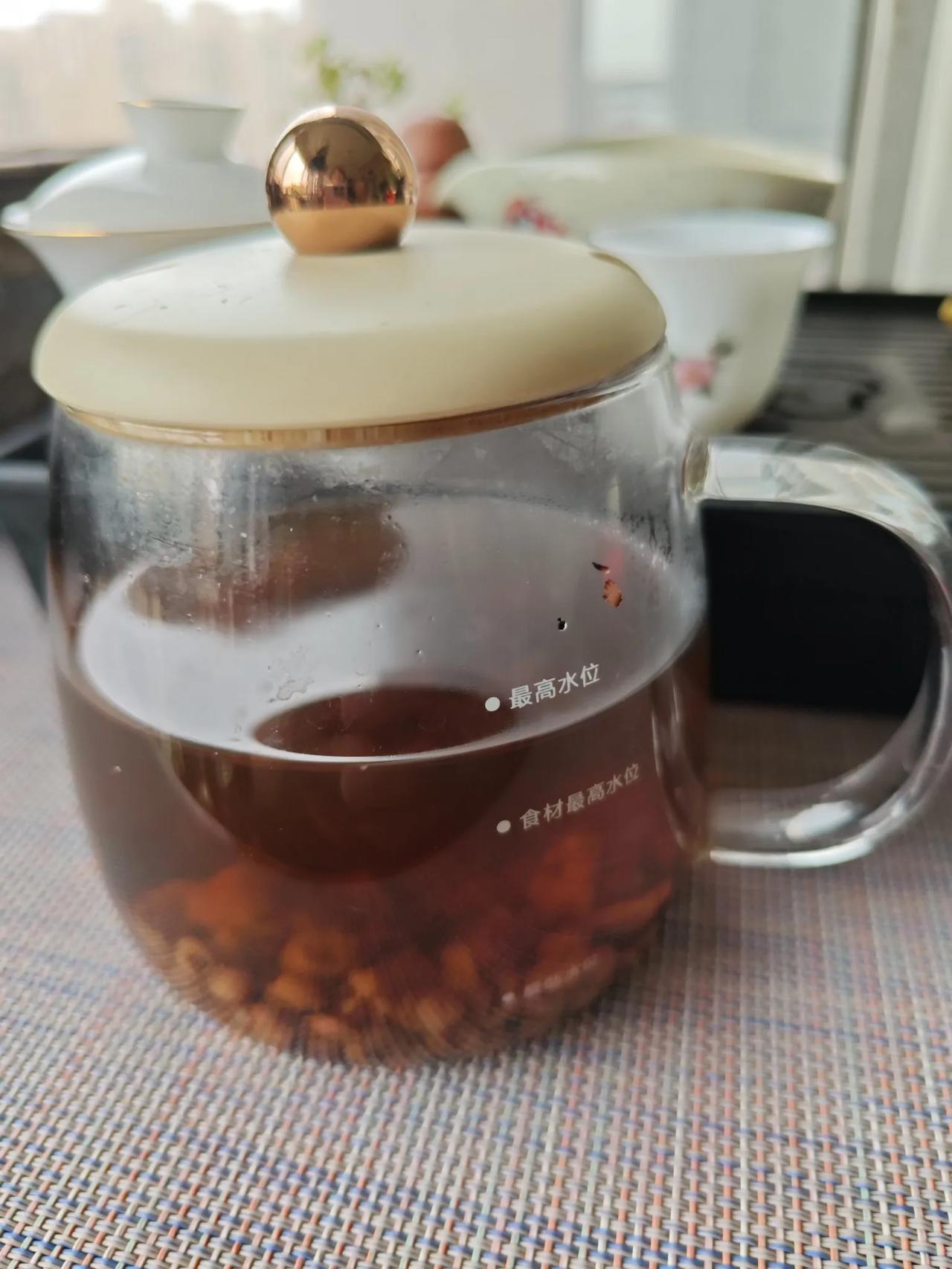 三伏天养生日记今天去看中医，老大夫说:人的病三分治，七分养。三伏天是去湿