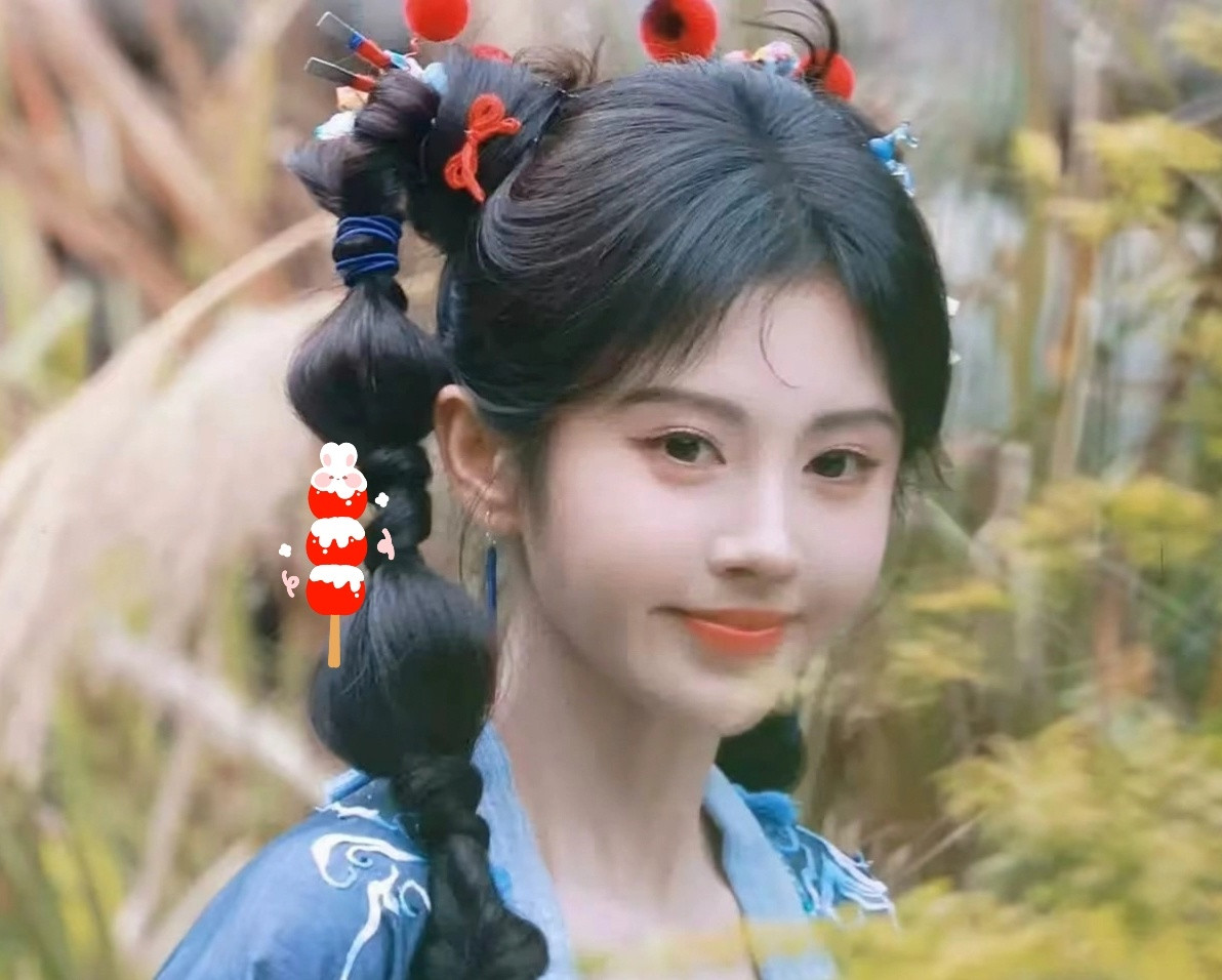 鞠婧祎《来战》的这个妆造好新颖美丽，发型神似糖葫芦，整个人都甜甜嘟[比心]