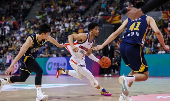 帮助辽宁队斩获六连胜的关键先生横空出世！就在上场遭遇战，当辽宁队以97:86的战