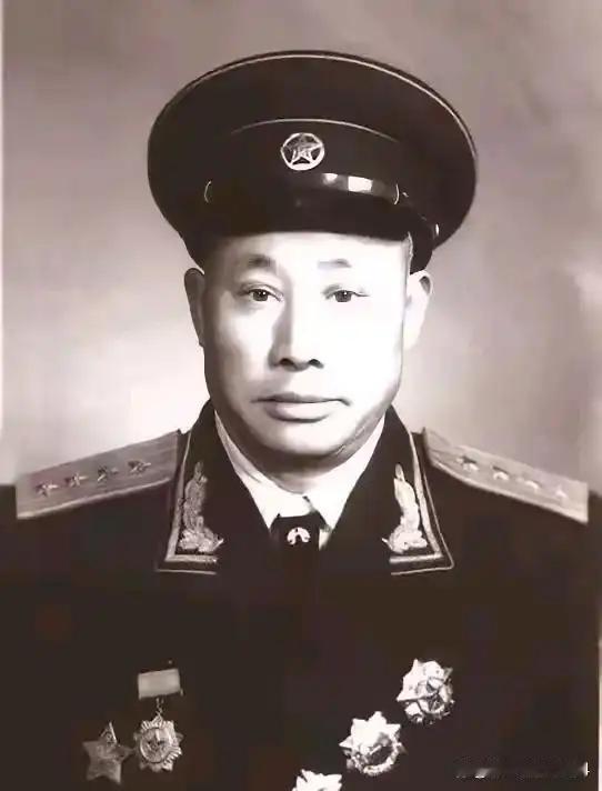 抗战期间，飞夺泸定桥的二十二勇士幸存者刘金山，被5个日本兵包围，就在奋力搏杀之际