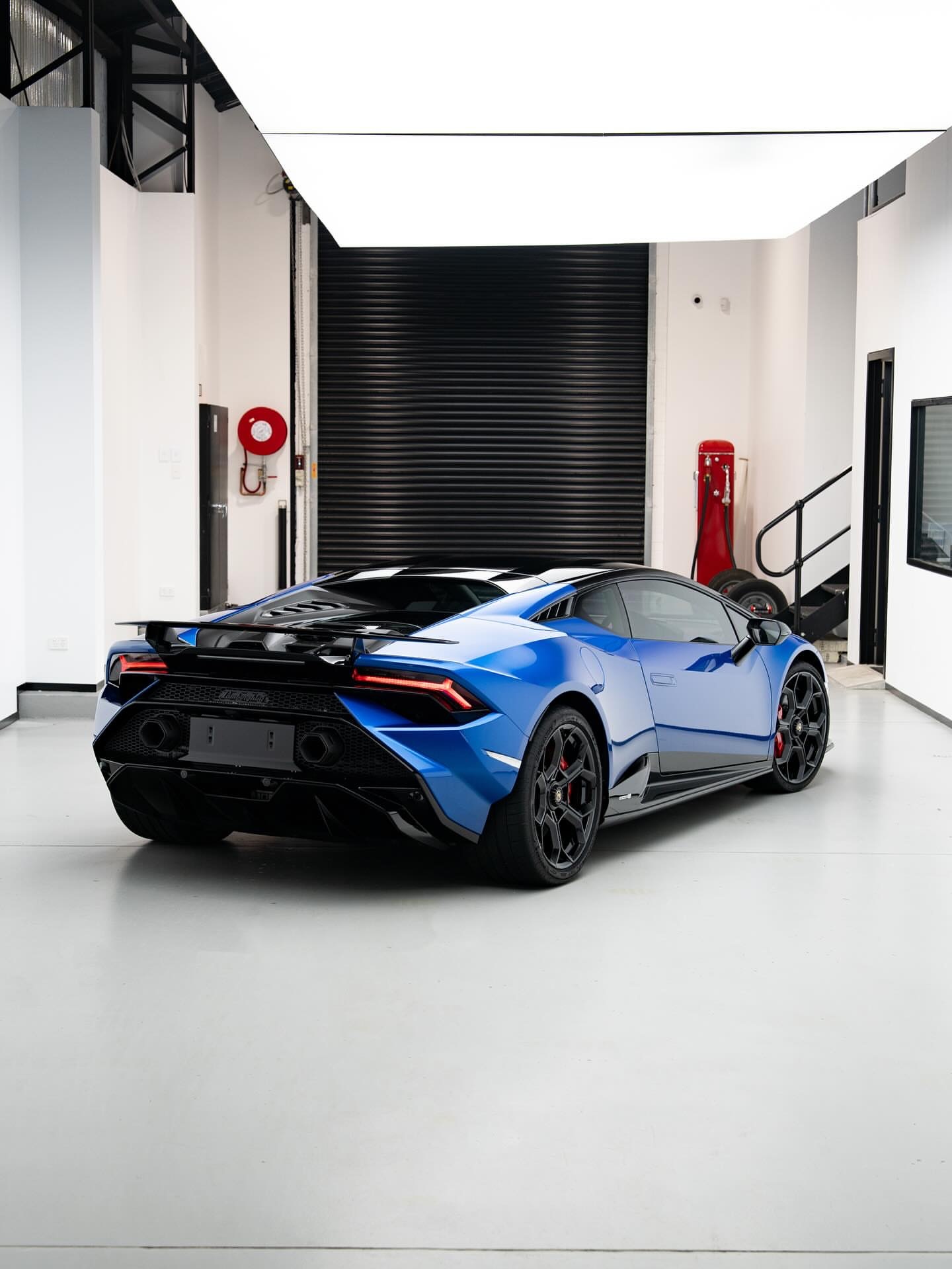 这款全新的兰博基尼Tecnica进行了全面车身改造！从原始的兰博基尼灰林克斯改为