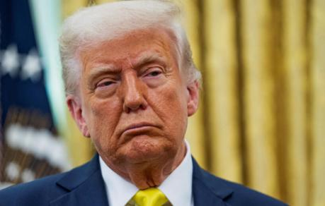 就在刚刚，美国被迫低头，做出一个前所未有重大决定。美国贸易代表办公室今天（