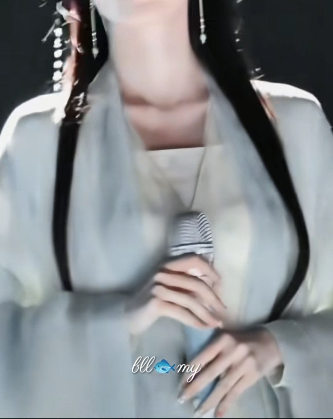 李佩仪的手，白鹿的手，真的没有人注意这双手吗？唐宫奇案吸引我的还有这双手。完全是