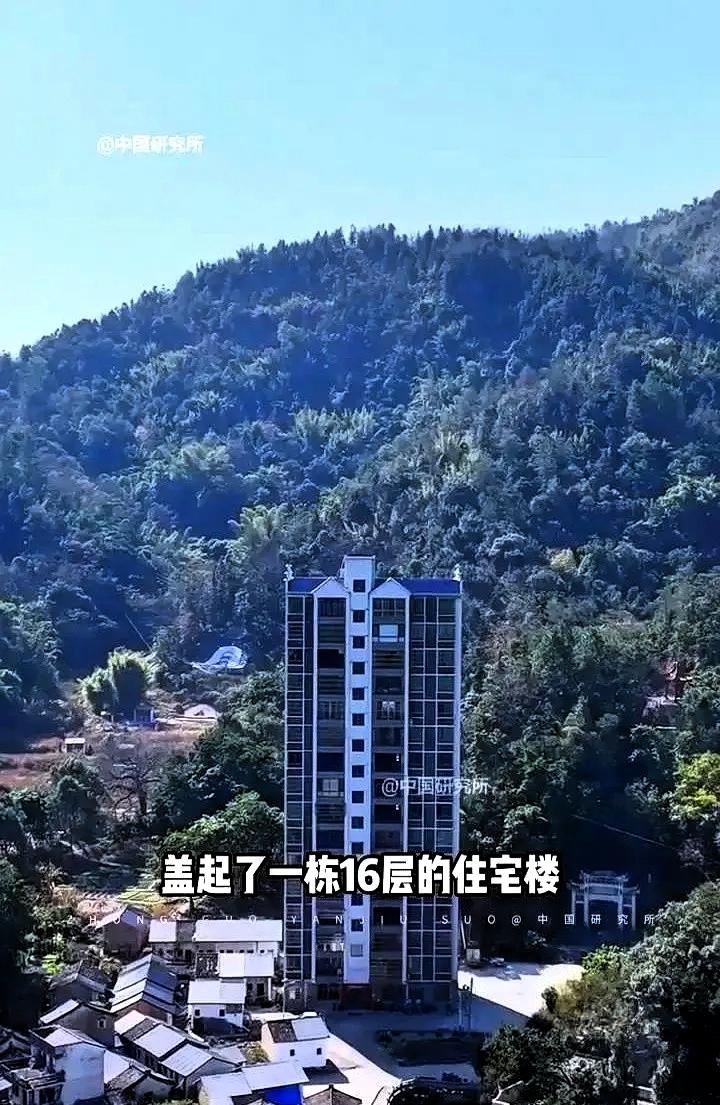 刷到广东揭阳那栋16层自建房，我承认我破防了。整整16层的大楼，两千多平的面
