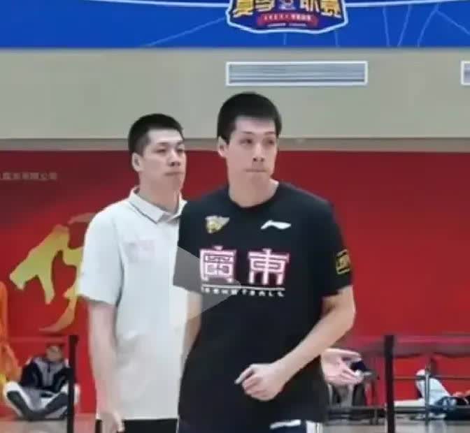 广东宏远教练组这波操作，有点意思了。两个新人亮相，一个是任骏威，一个是李英博