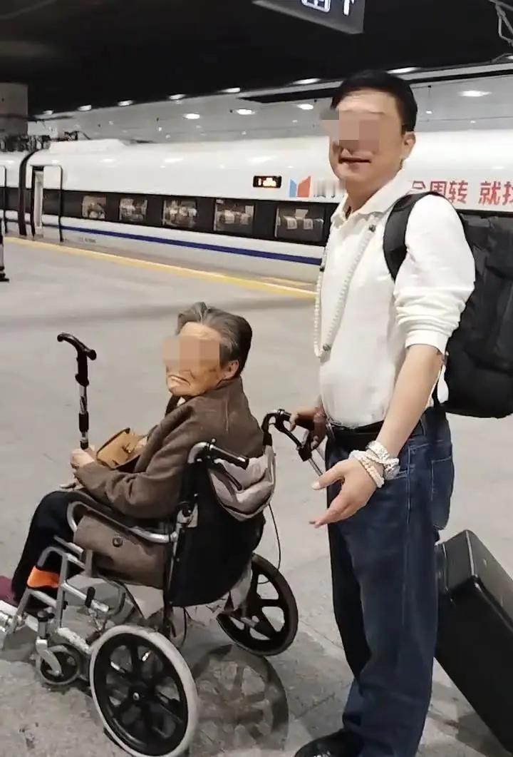 郑智化机场风波之后类似事件又来了10月27日，61岁的柳先生发视频反映，他