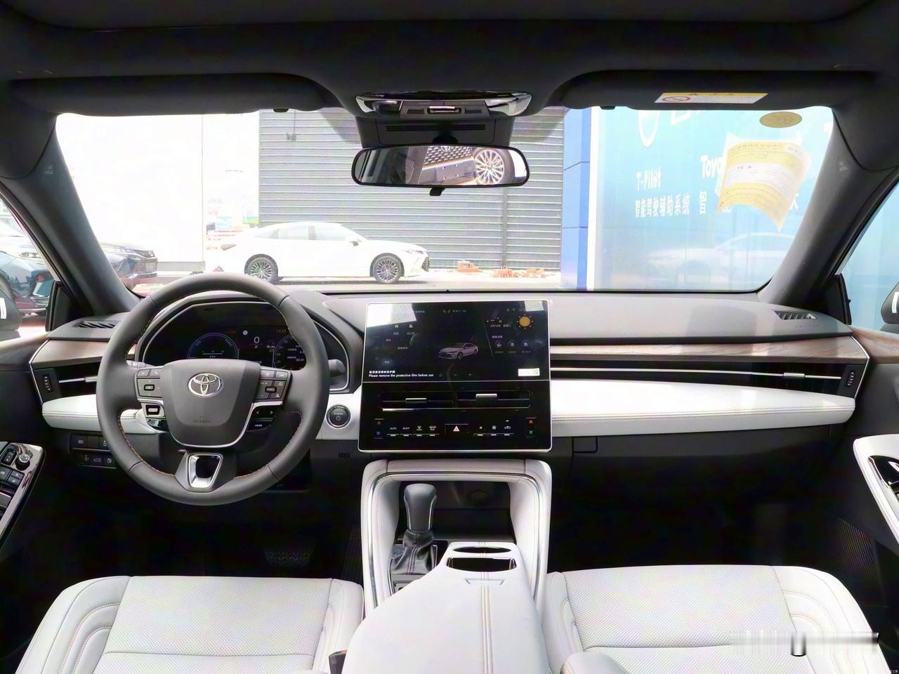 发动机始终工作在高效区间，磨损比燃油车低40%，出租车实测60万公里无需大修。极