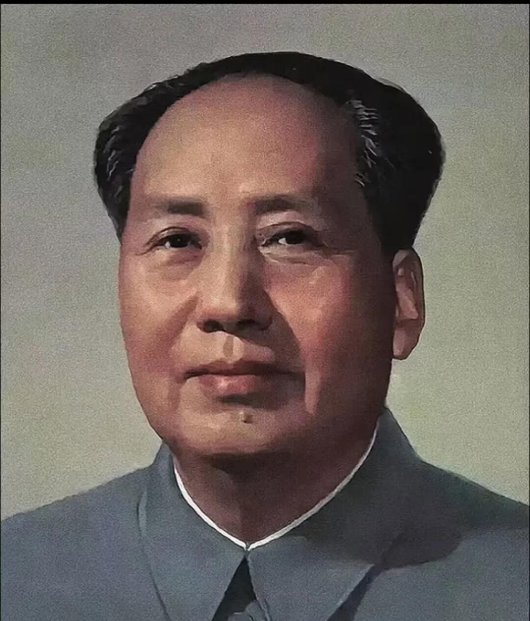 不接，见伟人！东方破晓湘岸橘洲风正遒，寒秋独立意方筹。江山满目思沉处，浩志