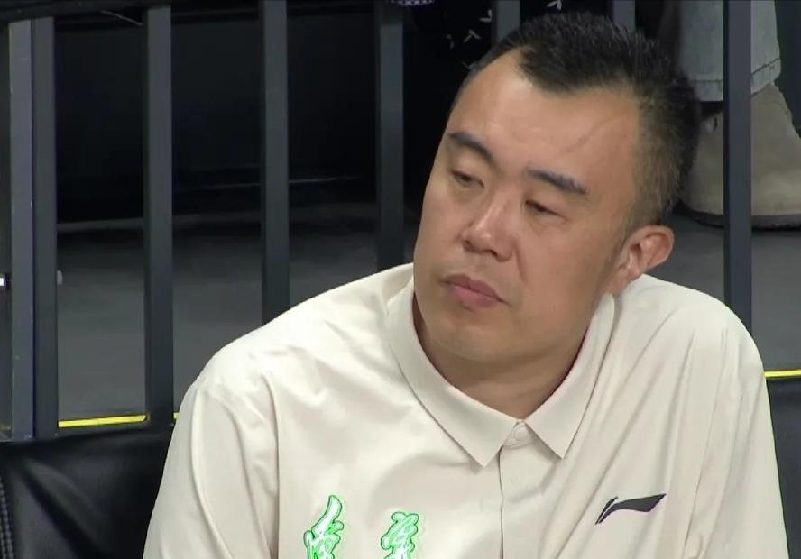 韩德君不讲情面！对阵四川男篮时，辽宁男篮竟然拿出季后赛的强度，最终全队104