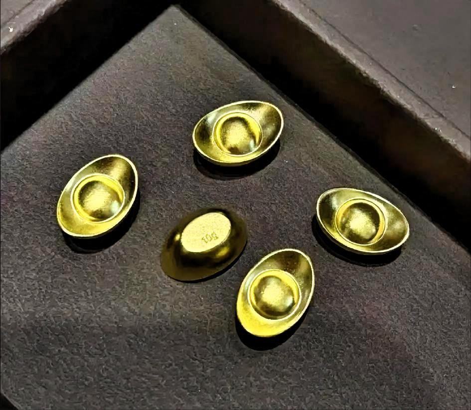 一觉醒来金价疯涨！1400元一克的黄金，普通人现在买是赚还是亏？今天4月1