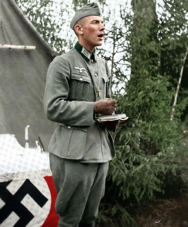 二战德军中的随军牧师。这些牧师名义上是照顾士兵们的精神需要，做礼拜、主持葬礼、听