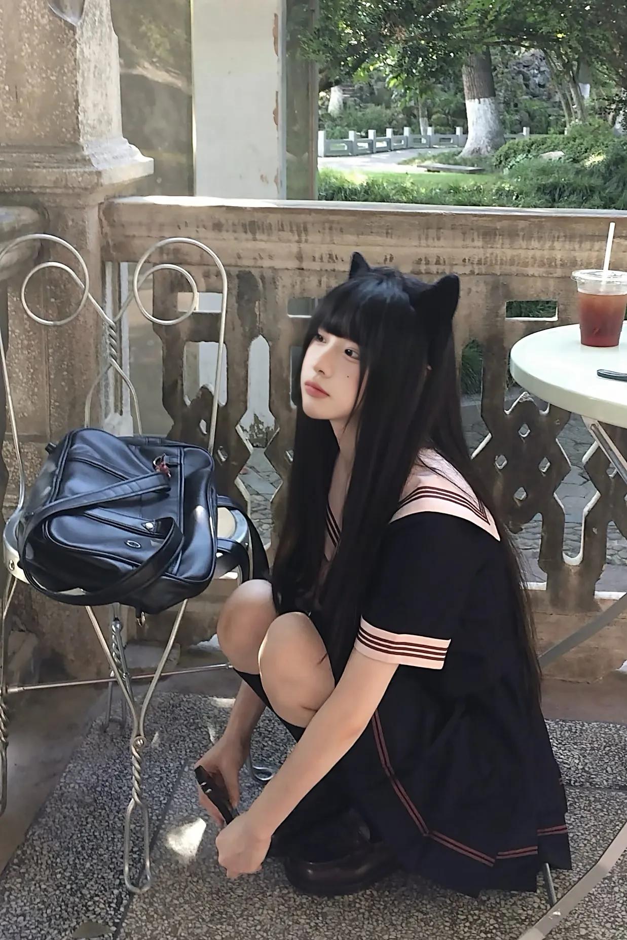 王者荣耀这个游戏已经不火了，应该就是最近这两年不火了，因为这两年王者荣耀出皮肤越