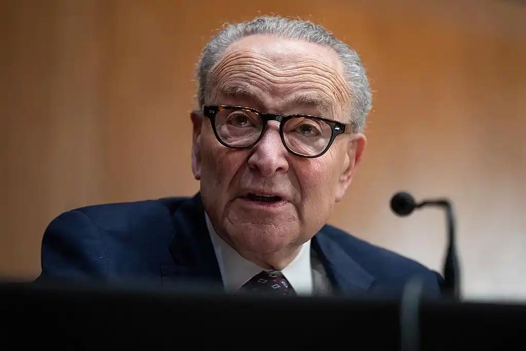 简直不敢信！特朗普刚对着全国发表完关于战事的讲话，转头就被美国参议院民主党大佬查