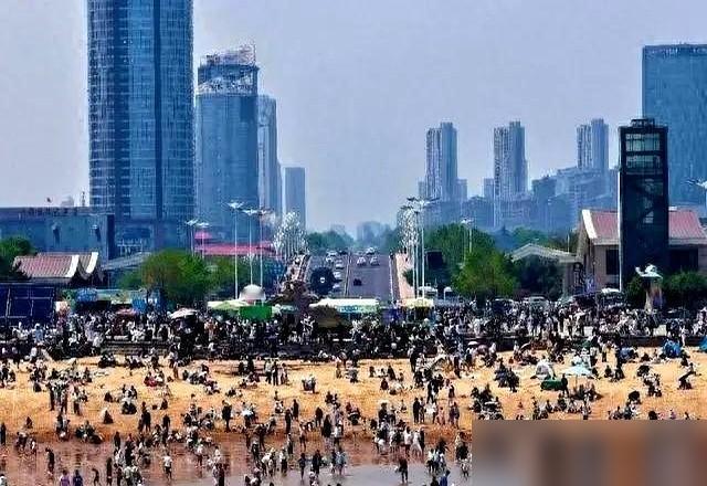 山东五一的旅游榜单，爆了个冷门。这回挤到第四名的居然是日照，真的是意料之外情