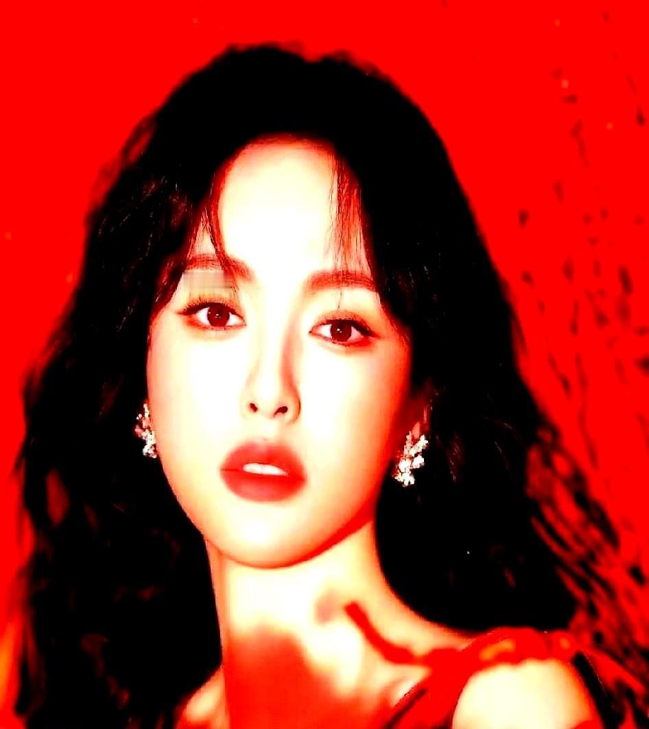 他们不晒娃,不炒恩爱,不接亲子综艺。唐嫣推掉三部戏,罗晋拒了八百万的跨年晚会。