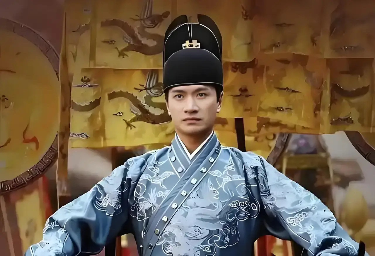 一日，朱元璋和朱标闲聊，他问朱标，“以后你当了皇帝，如果你的兄弟们有人想爬上来对你动手，你怎么办？”