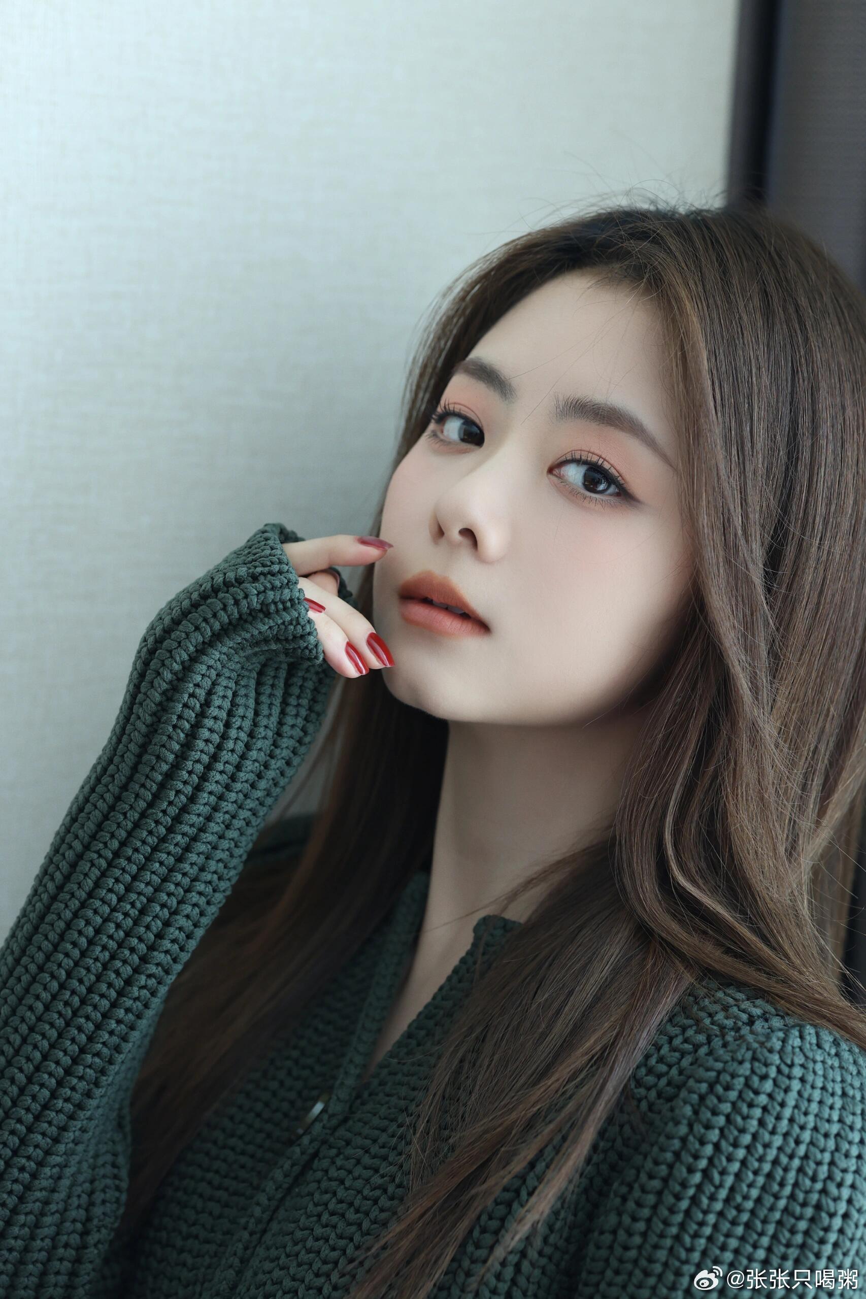 大家有没有觉得，谭松韵越来越不对劲了，明明今年都35岁了，竟然看起来还像少女。新