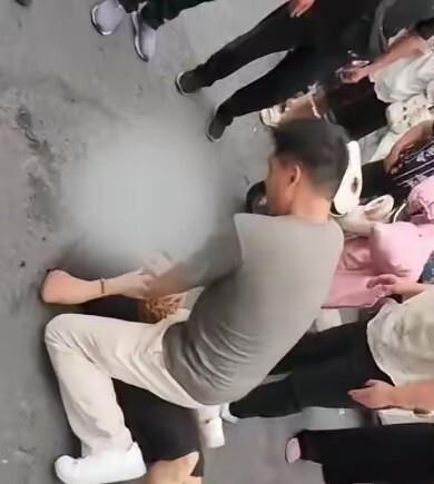 钱王津，男，汉族，现役军人，江苏淮安人。2026年7月27日傍晚六点多，他趁着探