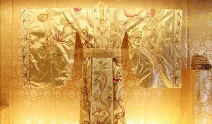 古代皇帝的龙袍禁止水洗，穿臭了怎么办？真是贫穷限制了想象力龙袍的“不可水洗”