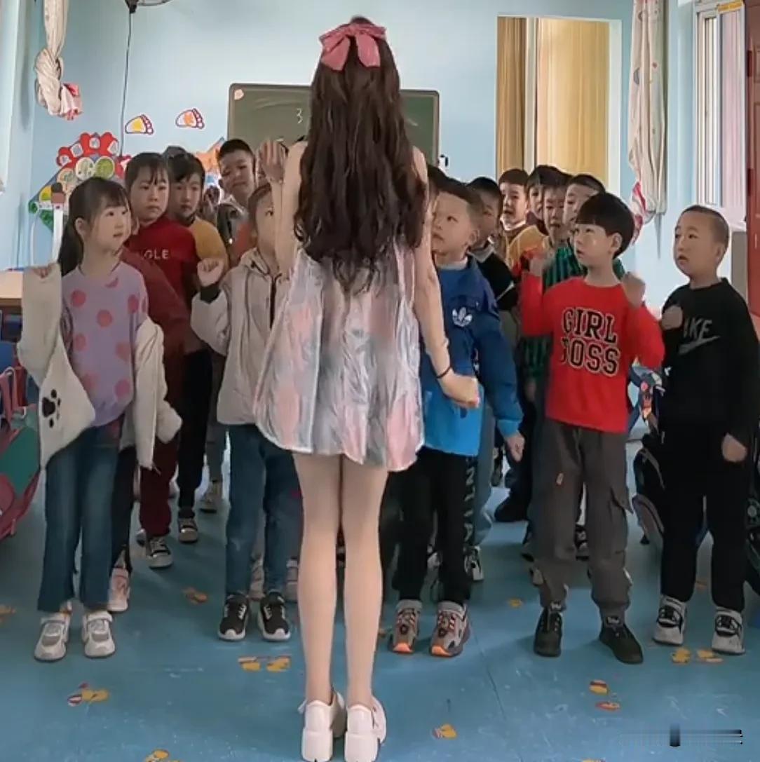 我说最近怎么有那么多孩子爸爸去幼儿园接孩子。原来是有动力的。