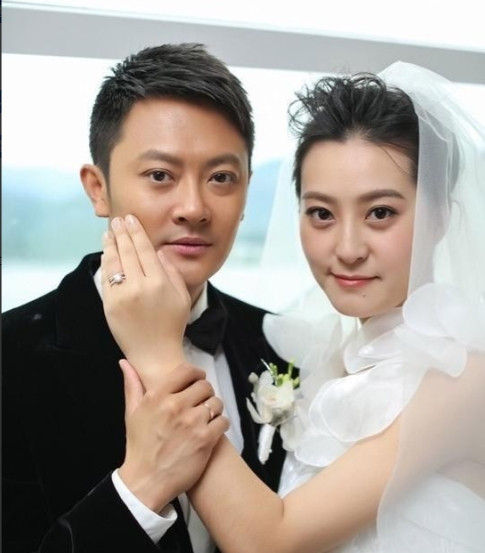 2015年，印小天花了400万元娶的老婆哈琳娜。直到孩子出生后，才发现自己的老婆