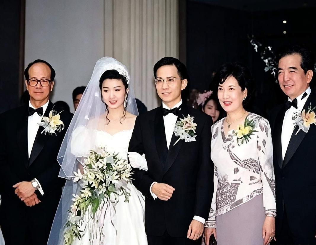 当年，李泽钜大婚时的留影