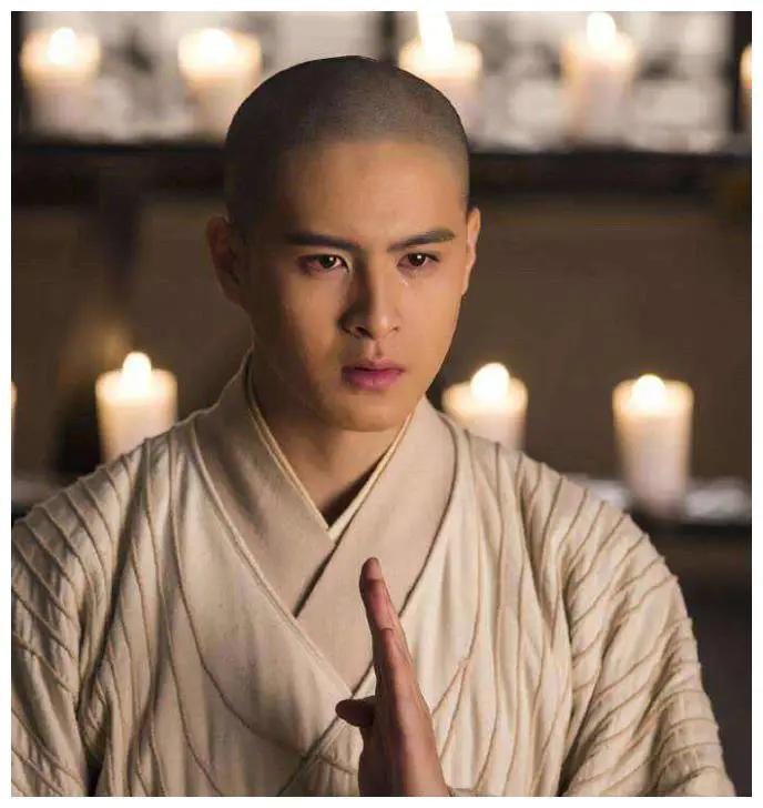 前秦大将吕光攻破龟兹后，恶作剧的强迫让龟兹公主陪伴高僧鸠摩罗什睡一觉。公元3